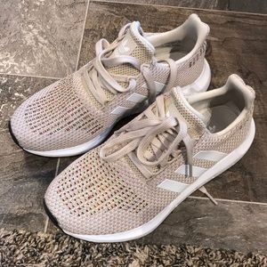 Adidas swift run sneaker